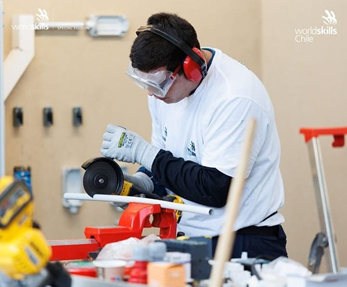 Estudiante de Ingeniería en Automatización y Control participa en la competencia de habilidades técnicas “Worldskills Competition 2022 Special Edition”