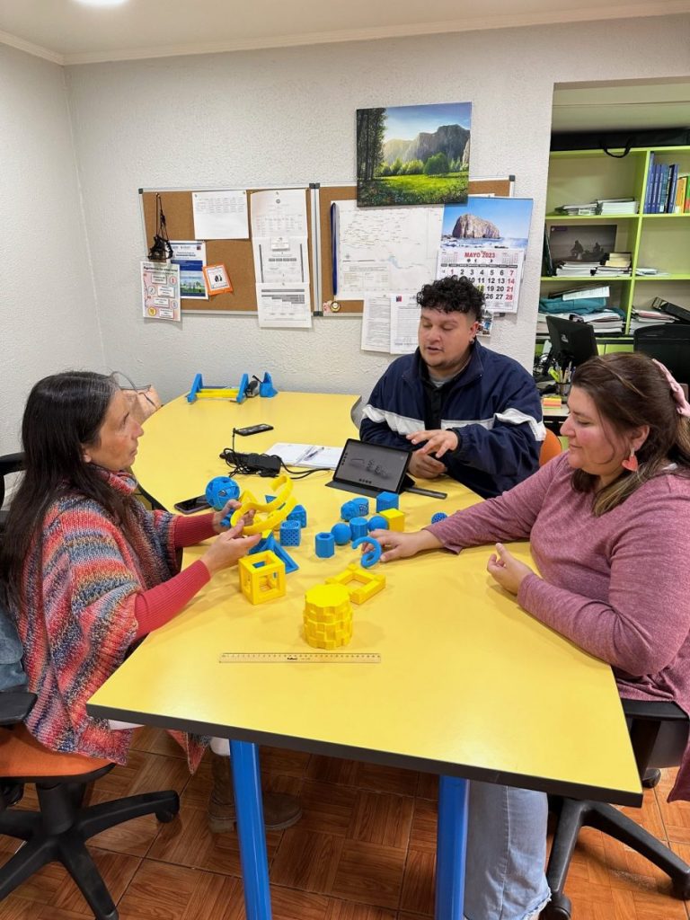 Estudiante de Ingeniería Electrónica en el CIIS UCM, ha creado sets educativos.