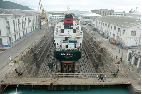 Estudiantes visitan instalaciones de ASMAR en Talcahuano