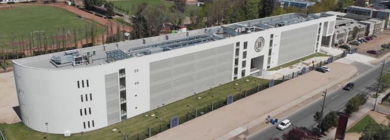 Estudiantes de Ingeniería en Automatización y Control, junto con los de Ingeniería Civil Electrónica, son informados del proceso de Titulación