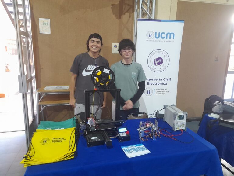 Estudiantes de Ingeniería Civil Electrónica presentan en Feria Maker 2024. en Liceo Santa Marta