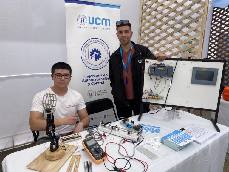 Estudiantes de Ingeniería en Automatización y Control se lucen en Feria Expo UCM