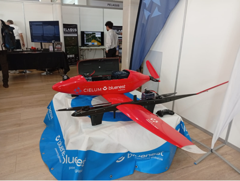 Estudiantes de las escuelas de Ingeniería en Automatización y Control e Ingeniería Civil Electrónica participan en EXPODRON 2025