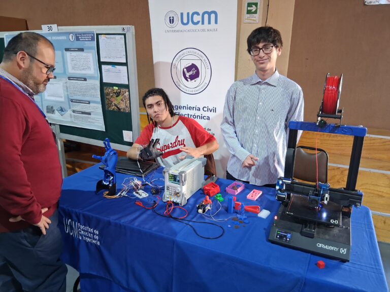 Estudiantes de Ingeniería Civil Electrónica participan en Feria Maker 2025 en Liceo Bicentenario de Excelencia Santa Marta de Talca