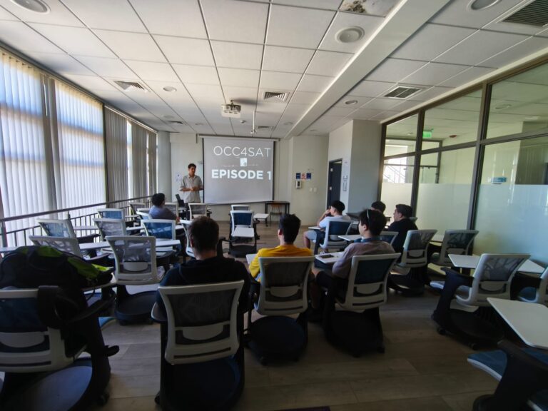 Charla sobre Comunicación Óptica y Módulos Integradores