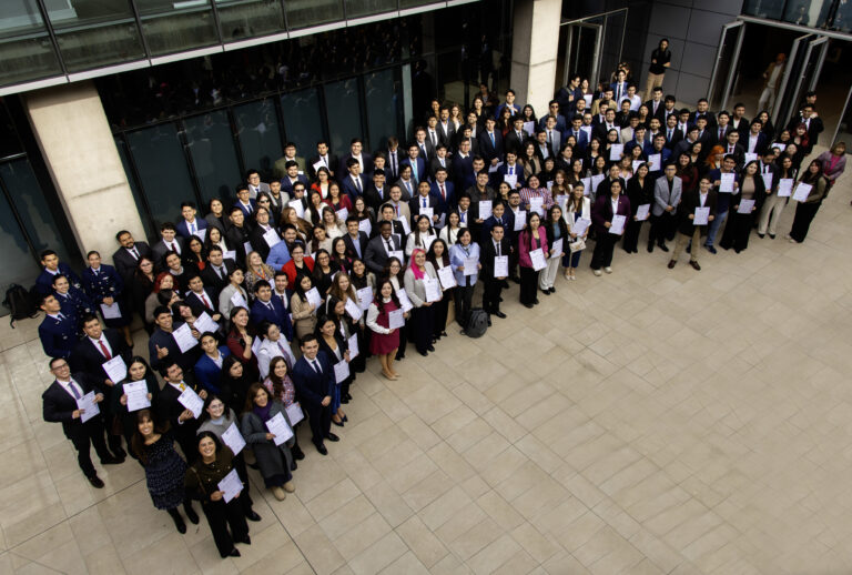 Estudiantes de Ingeniería Civil Electrónica UCM fueron distinguidos por el Colegio de Ingenieros de Chile A.G.