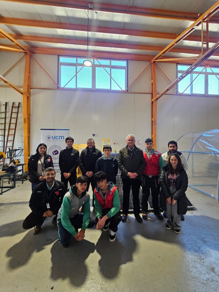 Escuela de Ingeniería Civil Electrónica de la UCM y Seremi de Energía realizaron taller práctico de sistemas fotovoltaicos con estudiantes de Curicó