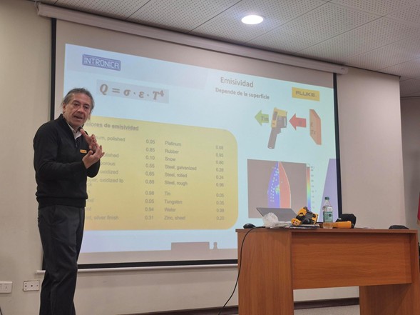 Estudiantes de ingeniería participan en charla sobre mantenimiento predictivo y termografía industrial